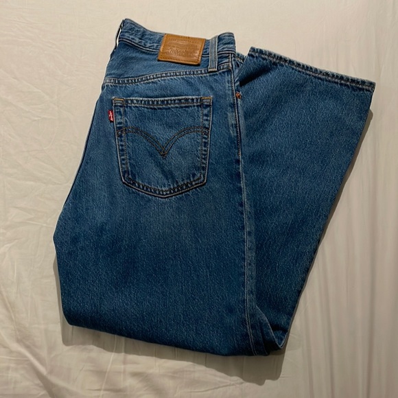 Levi’s Ribcage Straight Jeans (Aritzia) - Picture 3 of 6